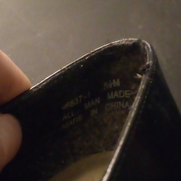 Life Stride Black Pumps - Size 5.5 - Picture 3 of 5